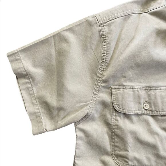NWOT WOOLRICH Khaki Button Down Shirt Size Medium - Picture 3 of 5